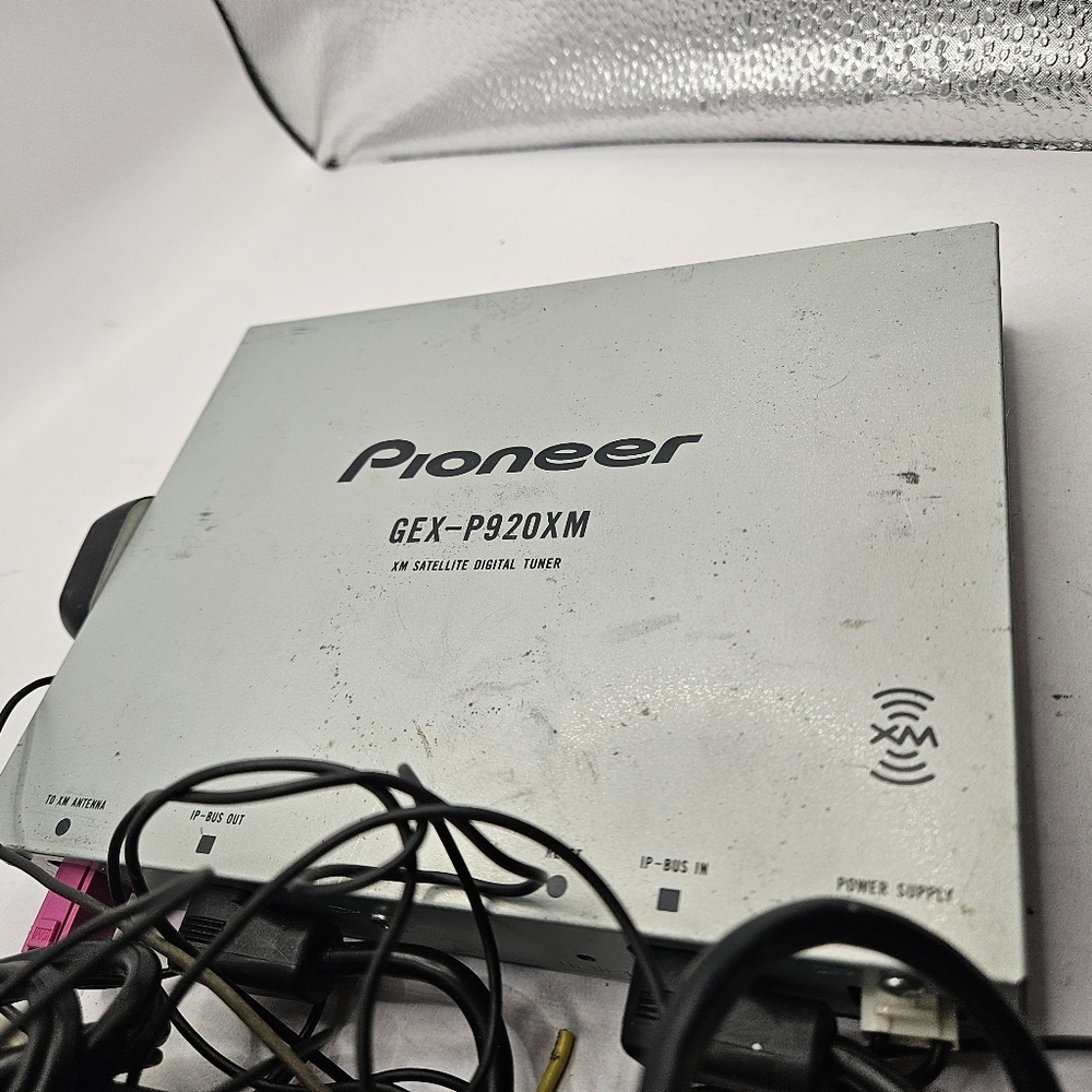 PIONEER GEX-P920XM SATELLITE DIGITAL TUNER PARTS ONLY CONDITION W/ WIRES. 